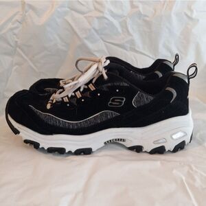Skechers D' Lites With Air Cooled Memory Foam Size 9